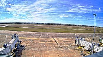Weather camera view of Lake Charles Rgnl Arpt terminal bldg.
