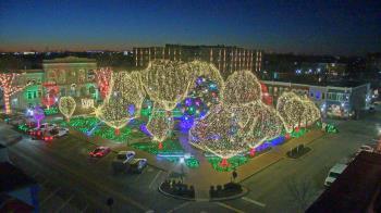 Weather camera view of Walton�s 5 & 10.