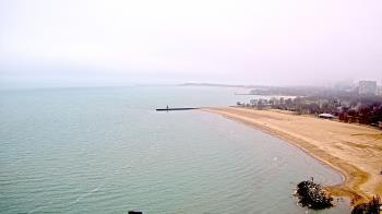 Weather camera view of Edgewater Beach.
