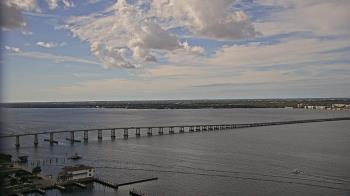 Weather camera view of Edison Grand tower 350 ft elev..