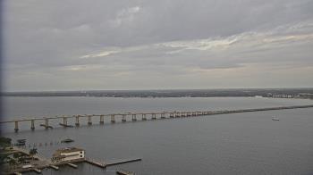 Weather camera view of Edison Grand tower 350 ft elev..