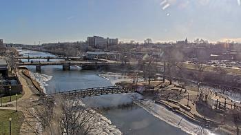 Weather camera view of City of Elgin.