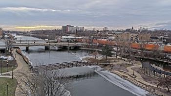 Weather camera view of City of Elgin.