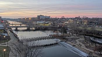 Weather camera view of City of Elgin.