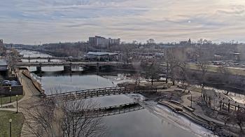 Weather camera view of City of Elgin.