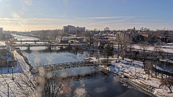 Weather camera view of City of Elgin.