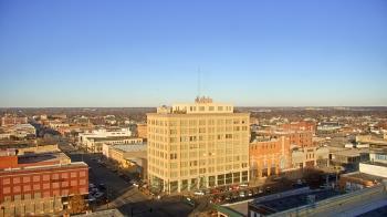 Weather camera view of First National Bank-Hutchinson.