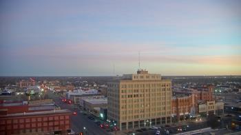 Weather camera view of First National Bank-Hutchinson.