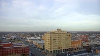 Weather camera view of First National Bank-Hutchinson.