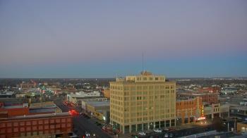 Weather camera view of First National Bank-Hutchinson.