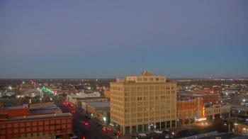Weather camera view of First National Bank-Hutchinson.