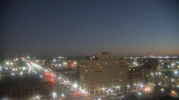 Weather camera view of First National Bank-Hutchinson.