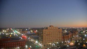 Weather camera view of First National Bank-Hutchinson.