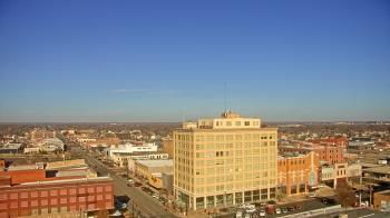 Weather camera view of First National Bank-Hutchinson.
