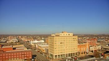 Weather camera view of First National Bank-Hutchinson.