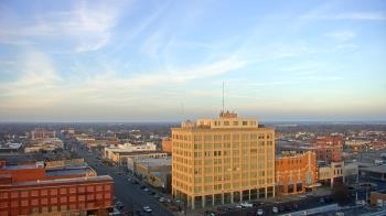 Weather camera view of First National Bank-Hutchinson.