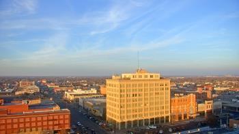 Weather camera view of First National Bank-Hutchinson.