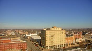 Weather camera view of First National Bank-Hutchinson.