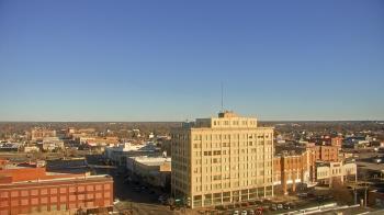 Weather camera view of First National Bank-Hutchinson.