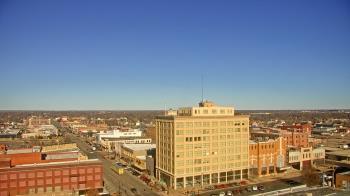 Weather camera view of First National Bank-Hutchinson.