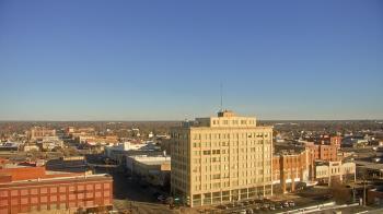 Weather camera view of First National Bank-Hutchinson.
