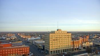 Weather camera view of First National Bank-Hutchinson.