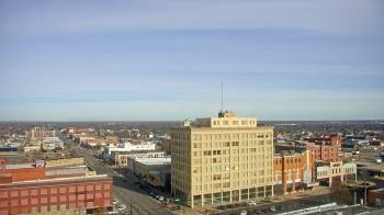 Weather camera view of First National Bank-Hutchinson.