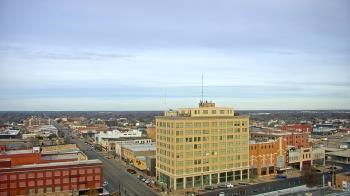 Weather camera view of First National Bank-Hutchinson.