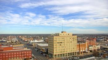 Weather camera view of First National Bank-Hutchinson.