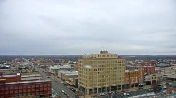 Weather camera view of First National Bank-Hutchinson.