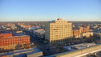 Weather camera view of First National Bank-Hutchinson.