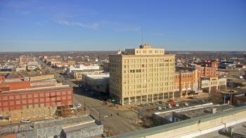 Weather camera view of First National Bank-Hutchinson.