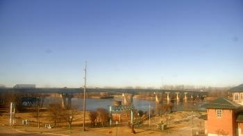 Weather camera view of Miss Lauras.