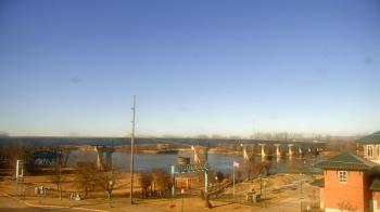 Weather camera view of Miss Lauras.