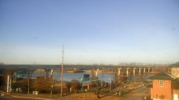 Weather camera view of Miss Lauras.