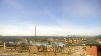 Weather camera view of Miss Lauras.