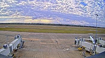Weather camera view of Lake Charles Rgnl Arpt terminal bldg.