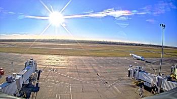 Weather camera view of Lake Charles Rgnl Arpt terminal bldg.