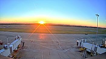 Weather camera view of Lake Charles Rgnl Arpt terminal bldg.