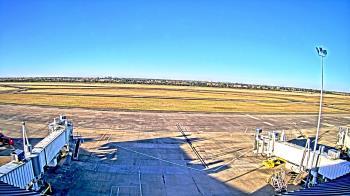 Weather camera view of Lake Charles Rgnl Arpt terminal bldg.