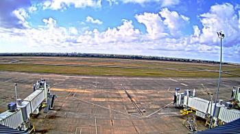 Weather camera view of Lake Charles Rgnl Arpt terminal bldg.