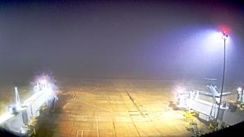 Weather camera view of Lake Charles Rgnl Arpt terminal bldg.