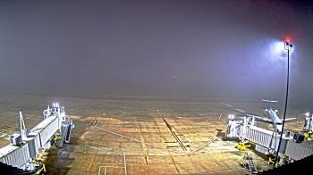 Weather camera view of Lake Charles Rgnl Arpt terminal bldg.