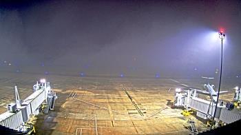 Weather camera view of Lake Charles Rgnl Arpt terminal bldg.