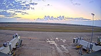 Weather camera view of Lake Charles Rgnl Arpt terminal bldg.