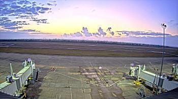 Weather camera view of Lake Charles Rgnl Arpt terminal bldg.