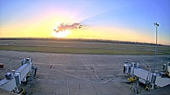 Weather camera view of Lake Charles Rgnl Arpt terminal bldg.