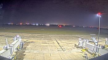 Weather camera view of Lake Charles Rgnl Arpt terminal bldg.