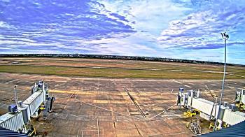 Weather camera view of Lake Charles Rgnl Arpt terminal bldg.