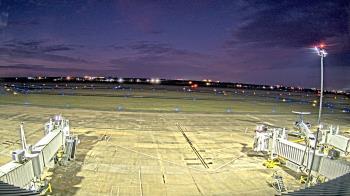 Weather camera view of Lake Charles Rgnl Arpt terminal bldg.